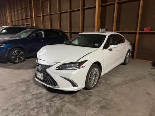 2022 Lexus ES 300h Ultra Luxury - Exterior Front Left Corner Image